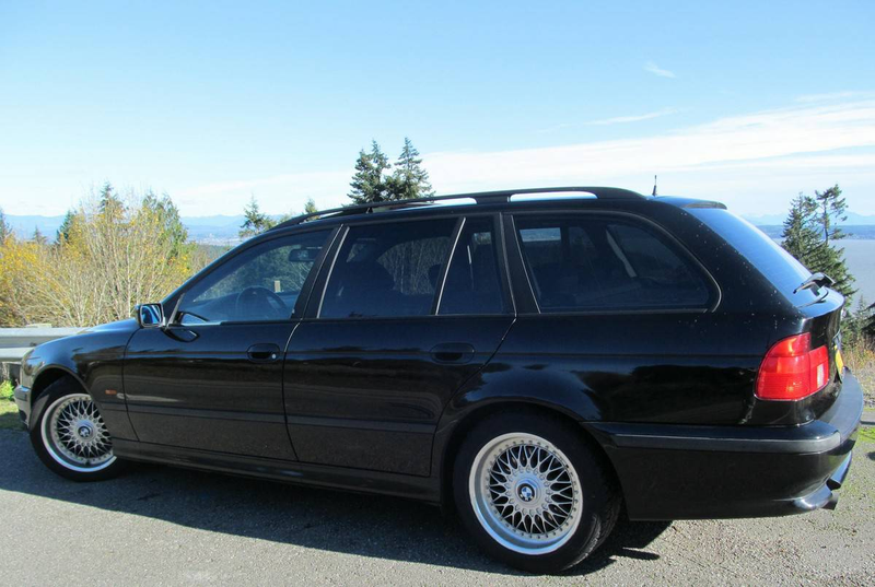Illustration for article titled For $6,900, Could This 1999 BMW 528i Touring Prove That Less Is More?